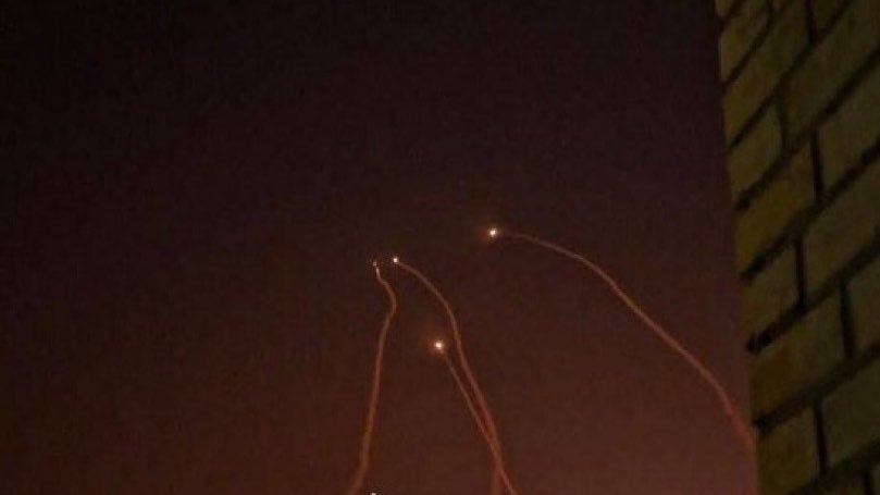 ALI_AlSHMRRE's tweet photo. صواريخ تنطلق من ايران باتجاه القواعد الامريكية في المنطقة https://t.co/QQPfBBsOfN