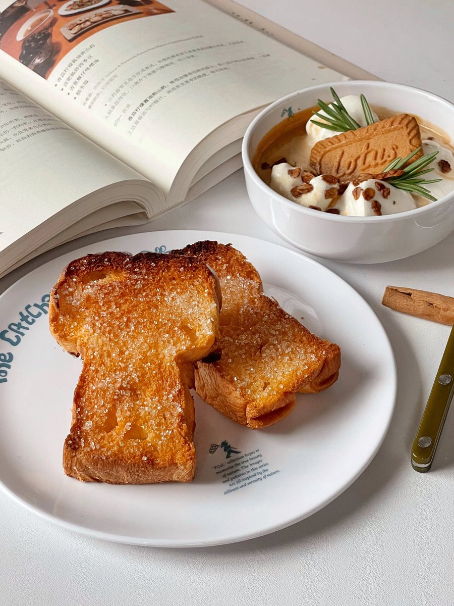 rheinschneck's tweet photo. Just had the perfect late-night snack: warm buttered toast with a drizzle of honey—simple, cozy, and exactly what I needed after a long day. https://t.co/xik3rS6c1x