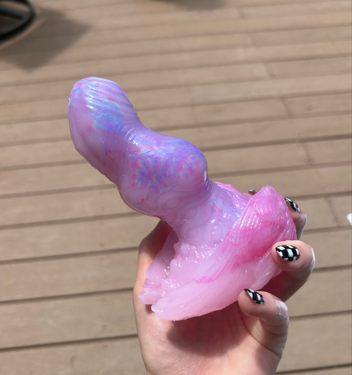 missson35096052's tweet photo. how gorgeous is this Watcher from @DreadTheEmpire ..? i’m so in love with the rainbow ribbon, such a fantastic pour https://t.co/PcGi5dCfcx