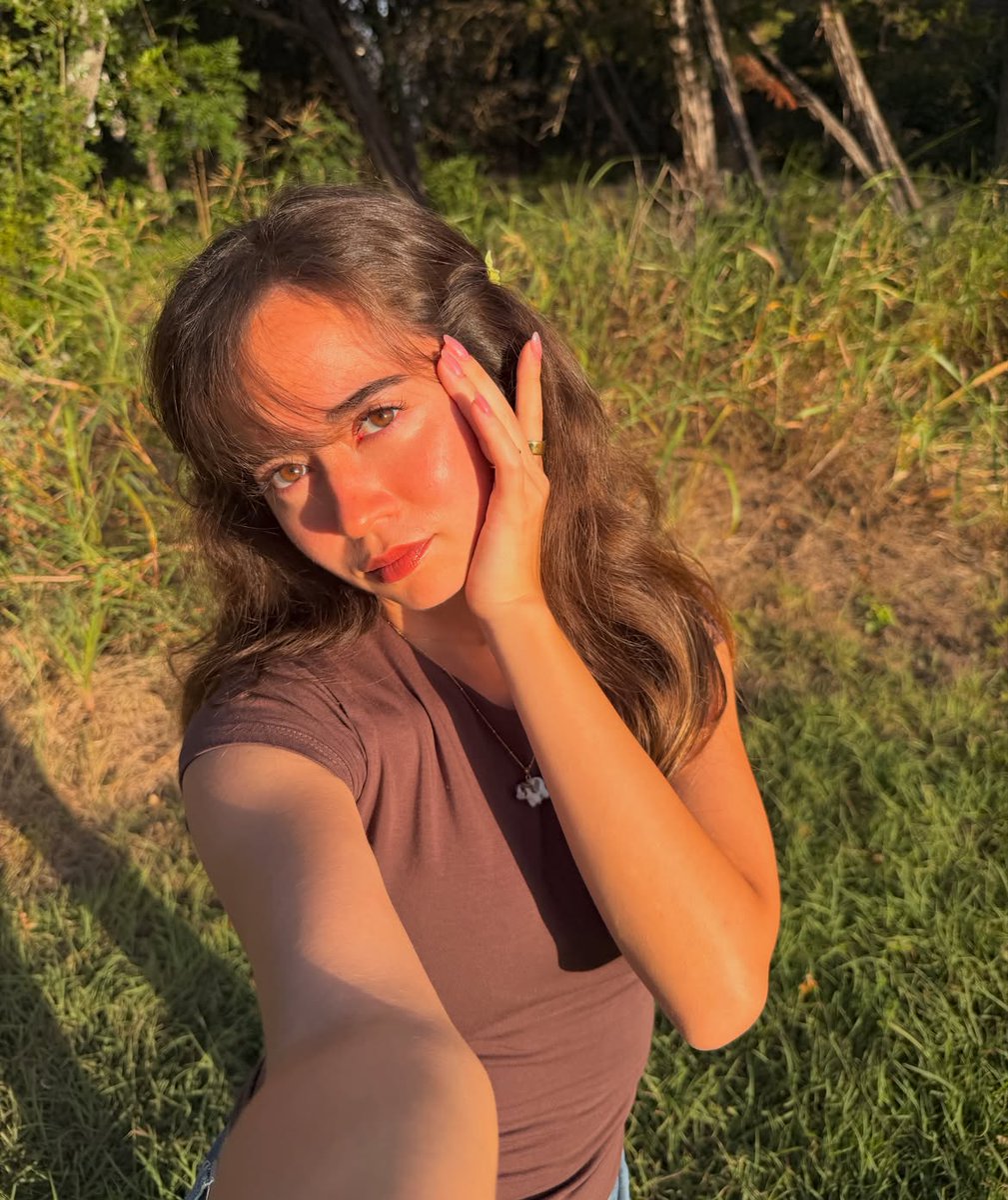 vietgyatt's tweet photo. the prettiest woman oat btw 😌 https://t.co/ElU8DlcH7x