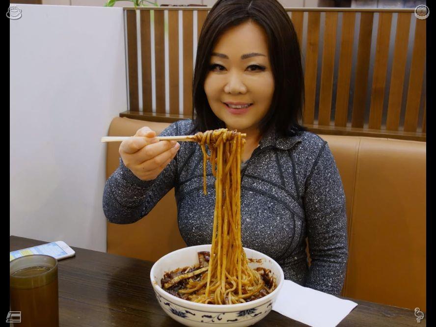 caaaan828's tweet photo. 时刻觉察每一个念头。397499 我经过一条小溪，清澈的水流在圆润的石头间潺潺流过。我停下脚步，跪下将手指浸入冰凉清爽的水中。几条小鱼在浅水中穿梭，随即消失在... https://t.co/1gbfd7Rb3f
