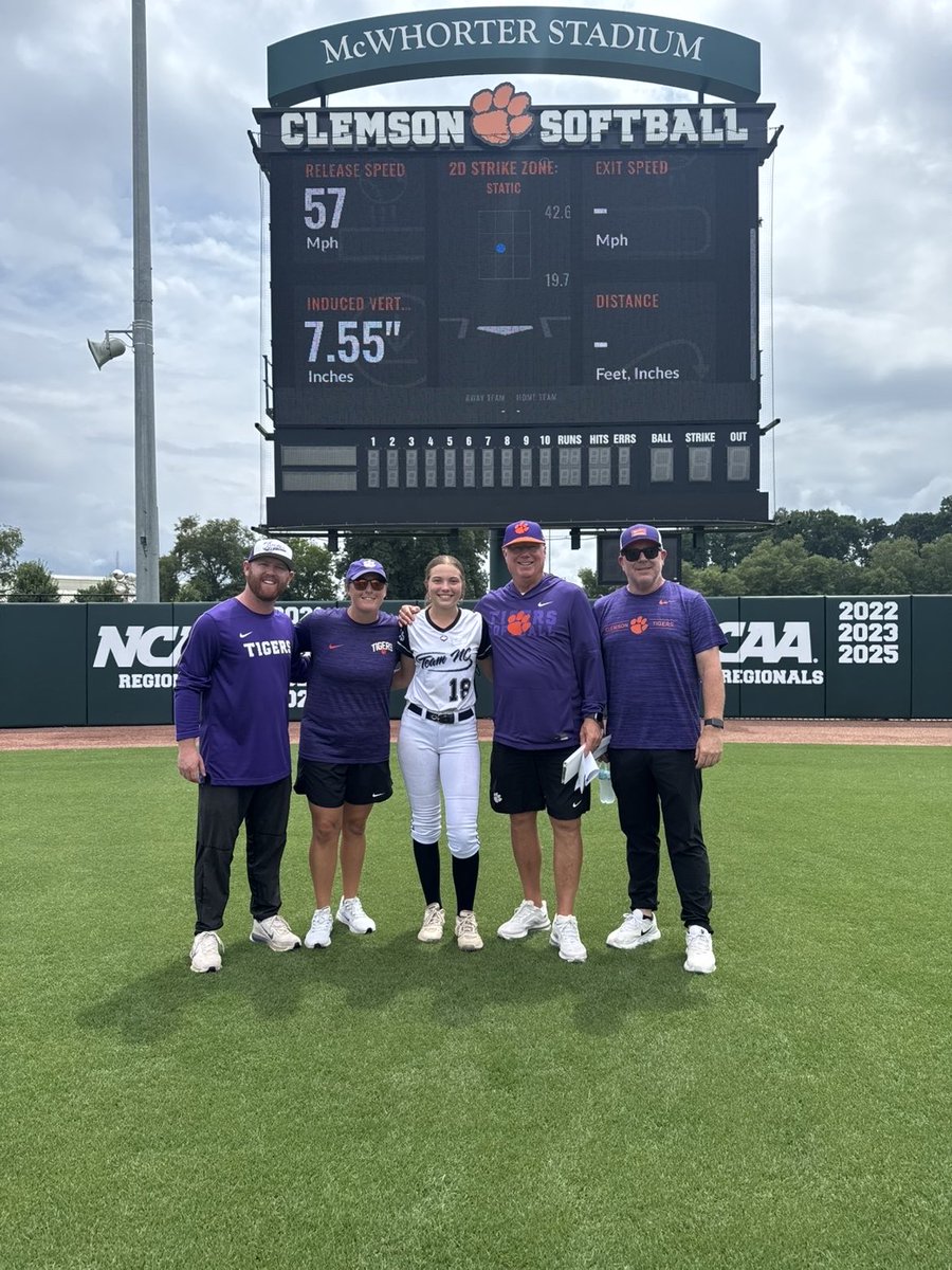 LydiaBenton29's tweet photo. Huge thanks to the coaches at the Clemson Softball Prospect Camp! Wrapped up a great experience and really grateful for the opportunity. Go Tigers! 🧡 

@rittmanjohn @ClemsonCoachKJ @Coach_Wigs @KatieRepole @clemsonsoftball @TNCYatesBenton @TeamNCSoftball https://t.co/rXuvSRh1y8