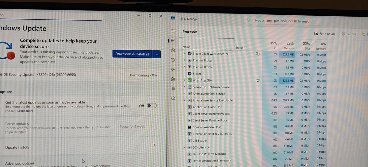 4strodev's tweet photo. Downloading but not downloading?! Why is this piece of shit is still dominating desktop operating systems?? https://t.co/KPPkvYVgxj