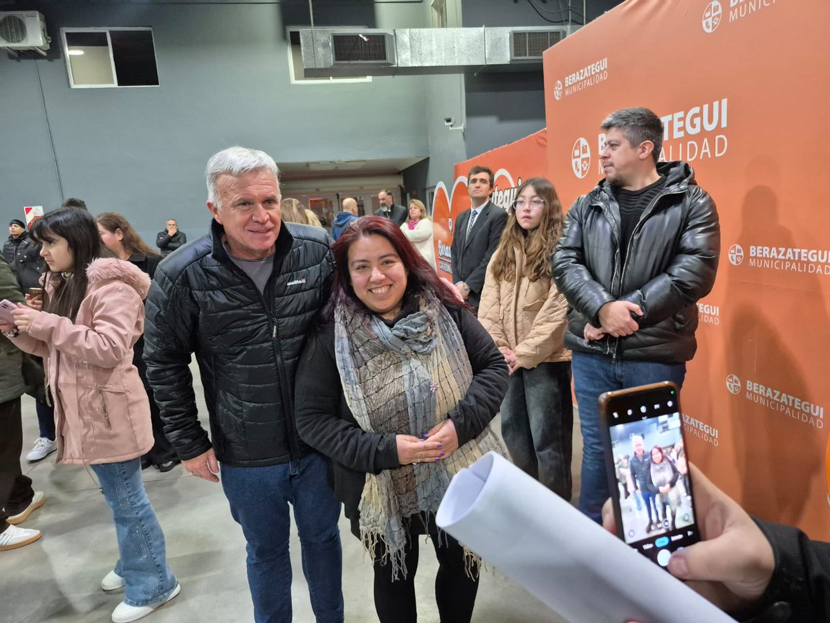 CarlosBalorBera's tweet photo. [AHORA - LUNES 13/07] Compartiendo el acto de egresados de 212 nuevos profesores de la promoción 2024-2025 del Instituto Superior de Formación Docente N° 50 "María Cristina Davini".

¡Felicitaciones, a seguir transformando el futuro desde las aulas!
#Berazategui @federicomlopez_ https://t.co/0l2jfe6OBv