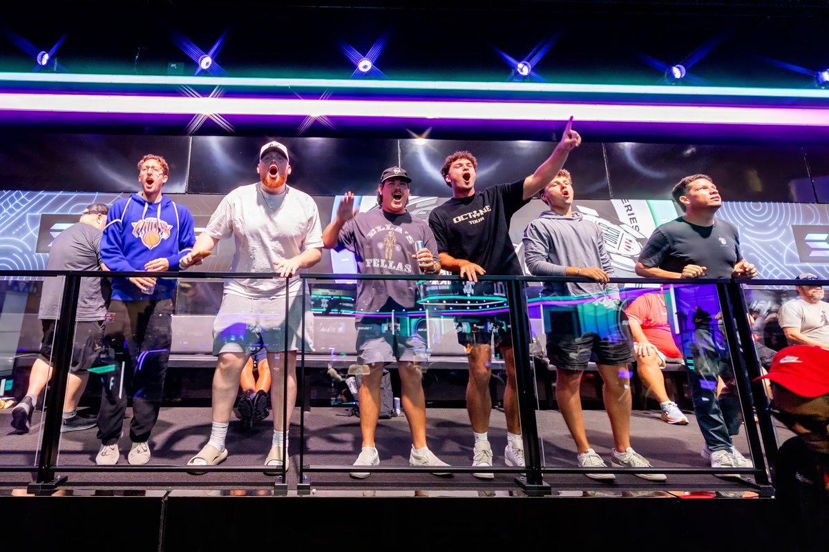 jessbeckpoker's tweet photo. Get you a rail that goes hard

@WSOP 
@espn https://t.co/GIVHvRlMym