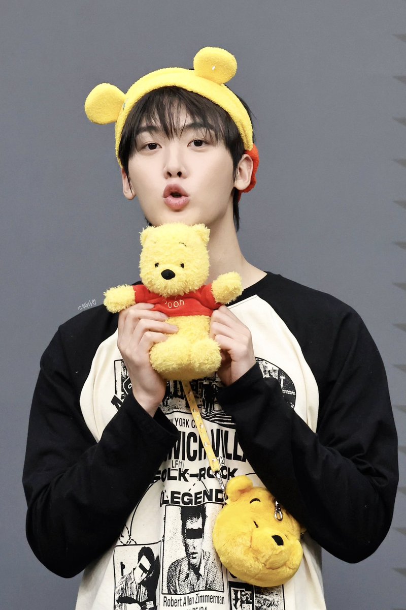 95zzy_'s tweet photo. 260627 위드뮤 대면

🐱🍯

#윤산하 #YOONSANHA #아스트로 #ASTRO https://t.co/C1pvewSYHl