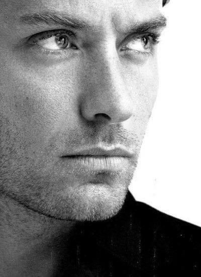 Guapazos's tweet photo. Felices sueños con Jude Law 🔥 https://t.co/xEgpURQplR