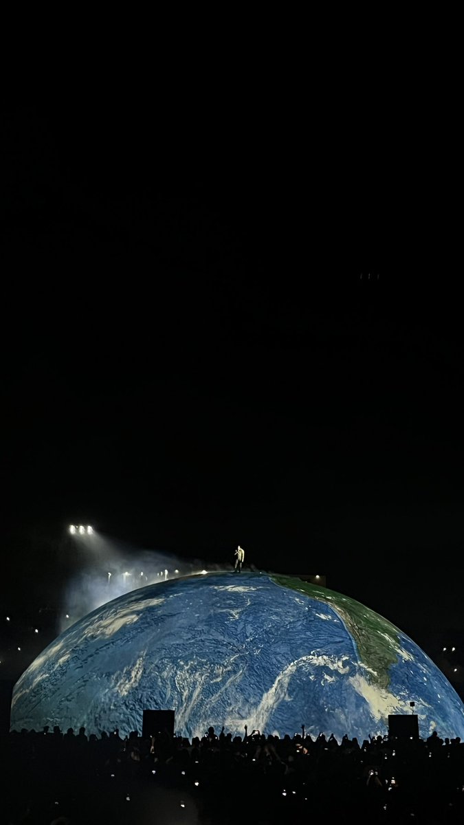 makshala's tweet photo. we on top of the world baby 🌎 https://t.co/qJtzROdtXn