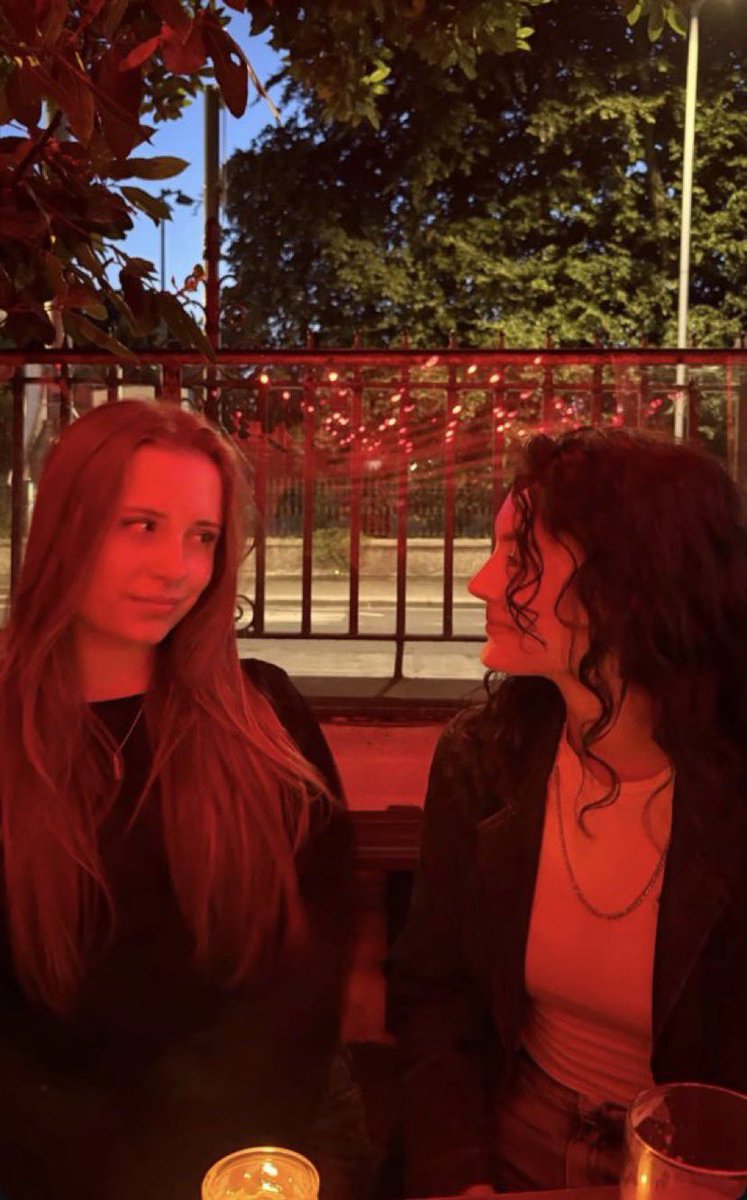 lxcence's tweet photo. cutie pies who deserve to play best friends and not whatever tf cw got going on in the books😕 https://t.co/ssE1DxyQn5