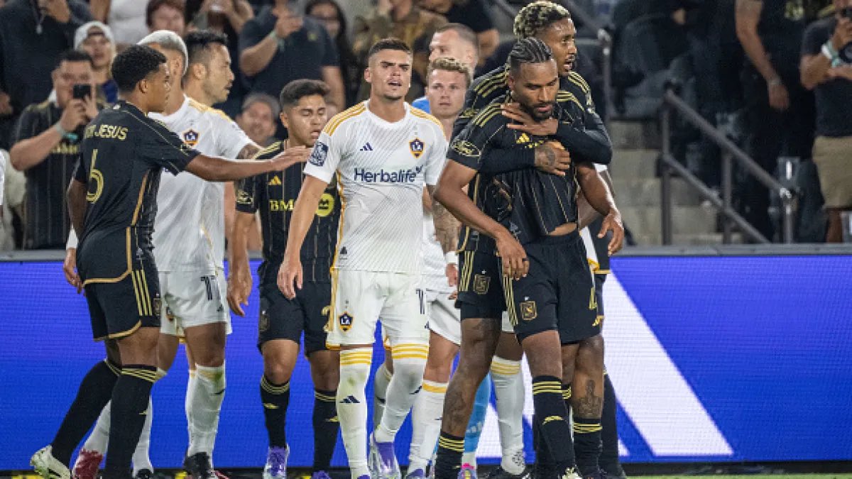 LAGalaxyFanTalk's tweet photo. Officially #ElTrafico week. 

LA will always be blue, white, and gold. https://t.co/LOkN2R4nOc