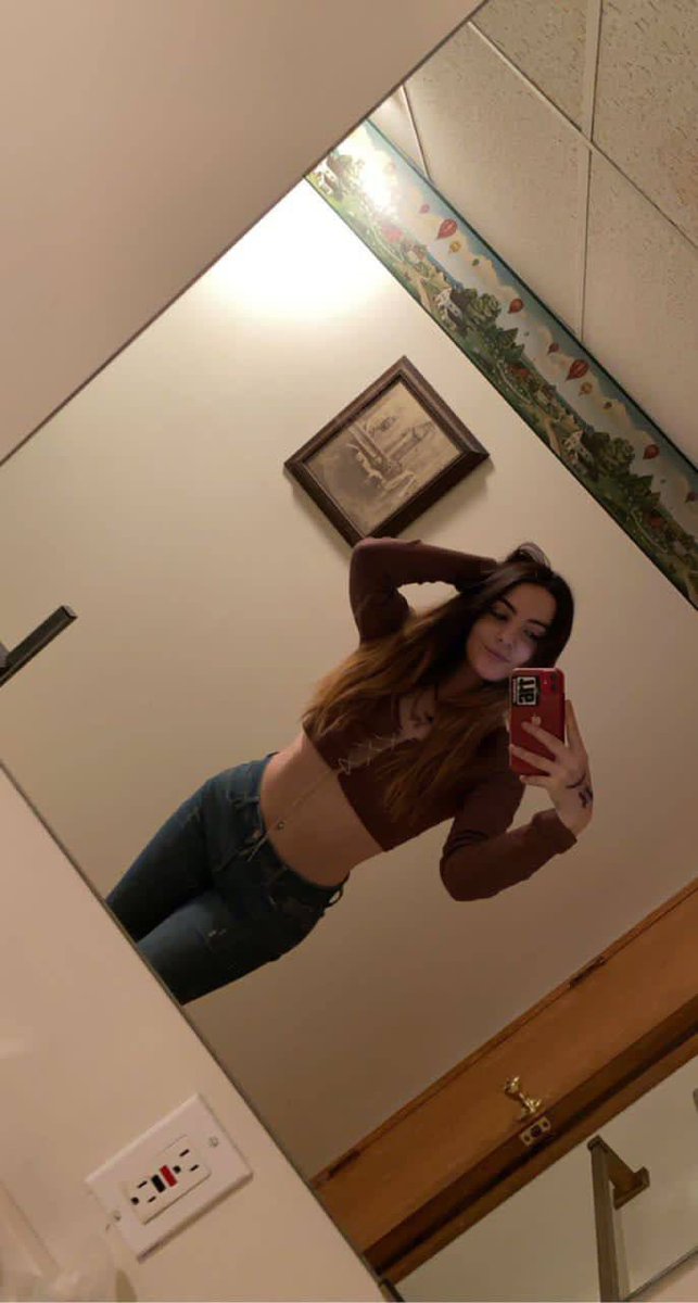 mirabelcl's tweet photo. So bored rn https://t.co/JtUKtt2S8u