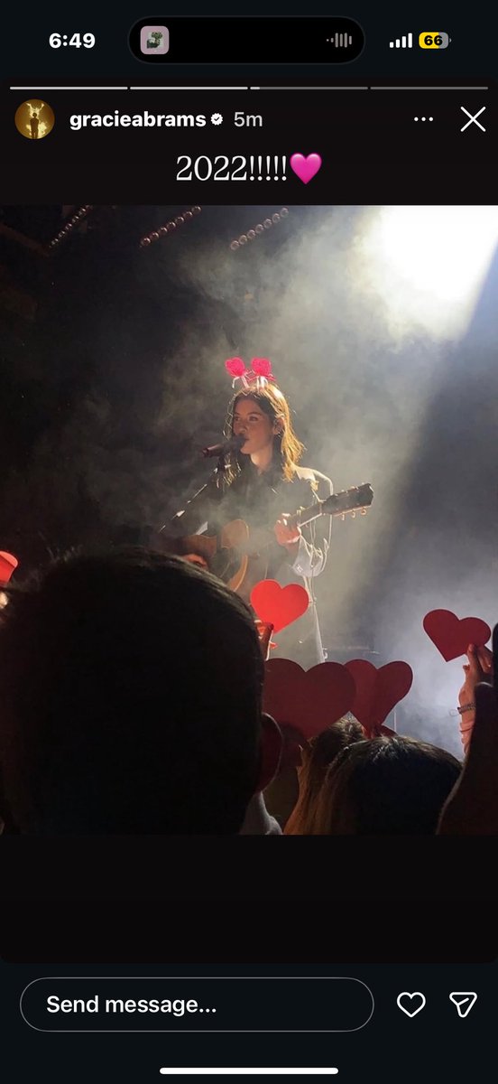 dayasbrina's tweet photo. THIS IS MY PHOTO WHAT THE FUCKKKKKK 😭😭😭😭 and i haven’t posted it anywhere recently i don’t think so she’s had it saved all these years 😭😭😭😭 https://t.co/ypY7G58yLY