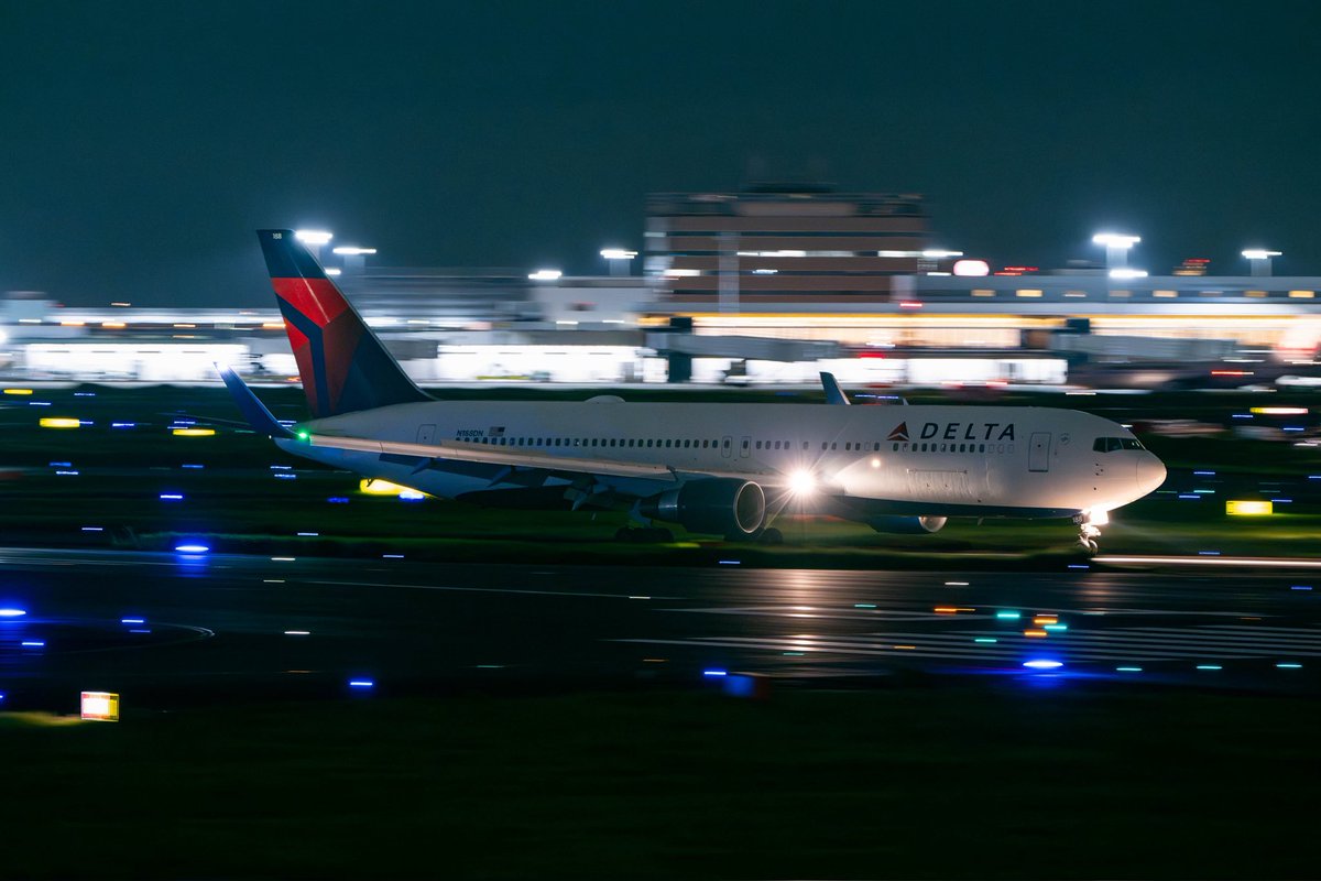 akibanote2jin's tweet photo. デルタ航空
Boeing 767-332/ER
N188DN
#羽田空港
#hanedaairport
#deltaairlines
#skyteam https://t.co/bClpCZ3h3u
