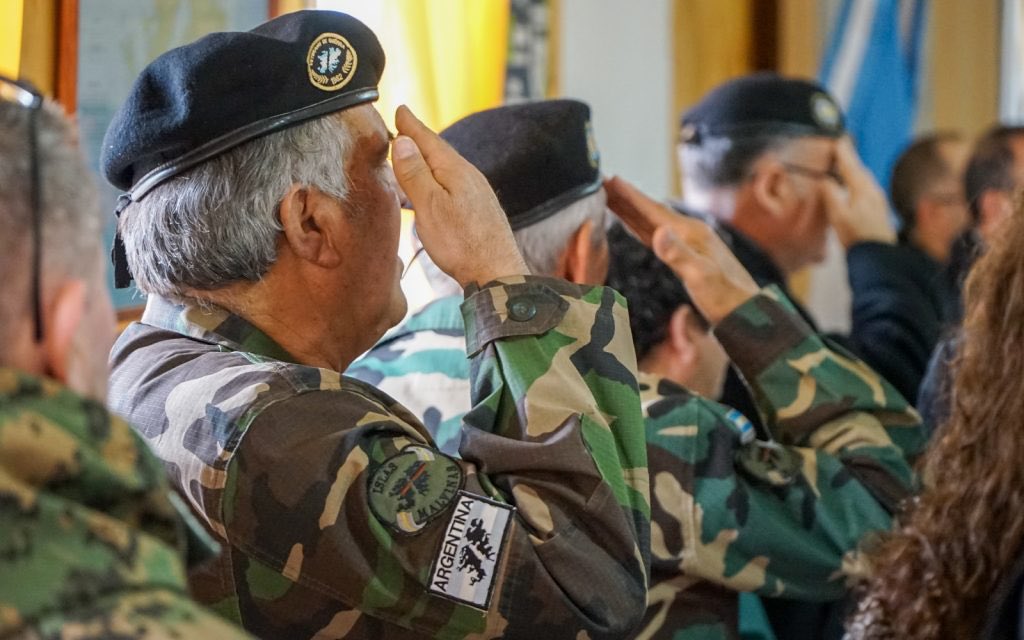 neuramedia's tweet photo. “El deporte no es una guerra, no es una revancha. Es solo un partido” 💬

La Federación de Veteranos de Guerra de Malvinas pidió vivir la semifinal ante Inglaterra con pasión, pero sin odio ni xenofobia, y recordó que el reclamo por la soberanía se sostiene por la vía diplomática y la memoria 🇦🇷
