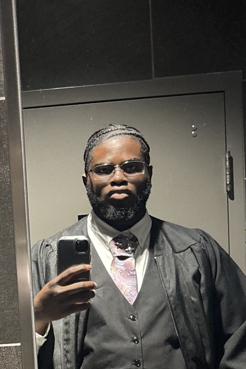 gbc164's tweet photo. Show your range but with hair ! 

Fro, twists, braids, shaved off https://t.co/4q0FVAwm3P