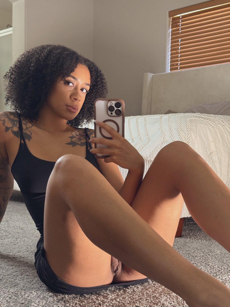 XNadiajay's tweet photo. Who actually tryna link??😩💦
DM is open😝💦
#Miami #stayfreaky #MiamiGardens #MiamiFreaks #MiamiVibes #MiamiNights #DowntownMiami #MiamiMeetups #MagicCity #305Freaks #SouthBeachNi https://t.co/5YQKS19iE9