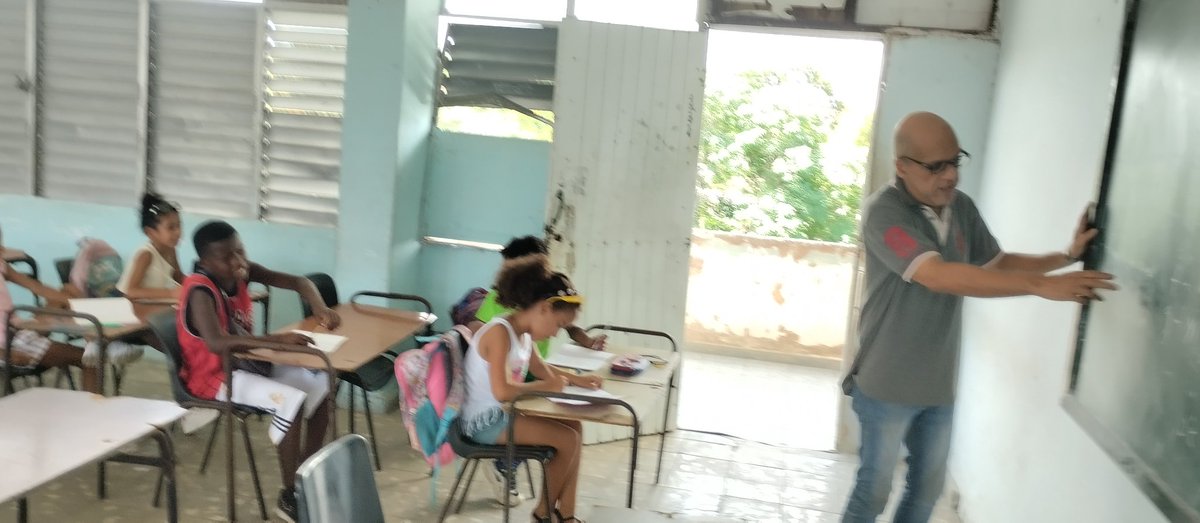 HEdgeSalas72's tweet photo. Se realiza en la enseñanza de adultos el curso de ideoma Inglés en el plan verano de la escuela de ideoma Alberto Delgado Delgado de La Habana del Este https://t.co/SdE7atSlMc