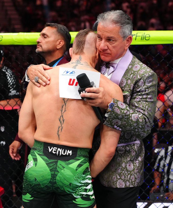 mmamarcuss's tweet photo. Even in their darkest hours Bruce Buffer is there for every fighter https://t.co/IBEvoVU9om