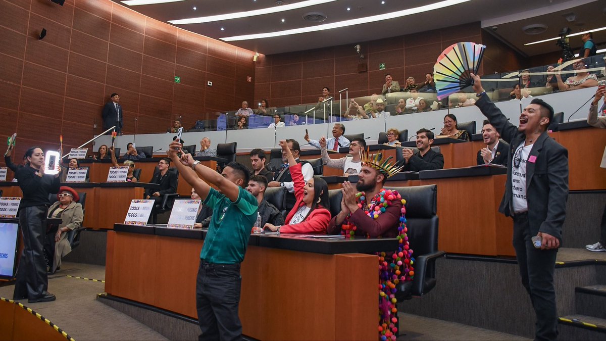 YaajMexico's tweet photo. 🤝 Agradecemos al Senado de la República, a la Sen. @ariastrevilla y a Lidera MX por impulsar espacios que reconocen la historia, trabajo y fuerza de nuestras comunidades; así como al senador @EmmanuelReyesC, al Dip. Federal @JAIMELOPEZVELA, a @HildaTellezL, a Coco Máxima y a @JGarcia1102 por esta sinergia que dignifica la visibilidad de nuestras poblaciones.