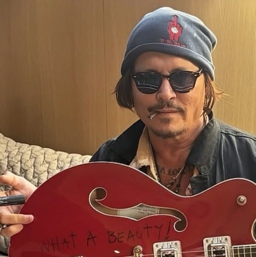 FortonSusan's tweet photo. @NormaiSantos Johnny Depp & Knitted Hats
#JohnnyDepp
#JohnnyDeppStyle https://t.co/VMFFwlstwI