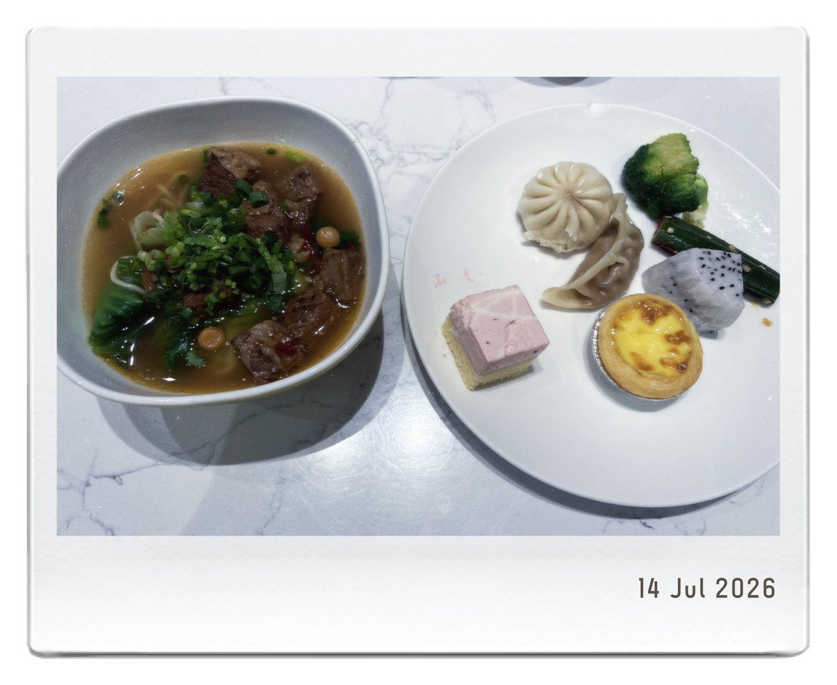aomame34's tweet photo. 朝食はいつもラーメンつくる https://t.co/r2rhJQmXSl