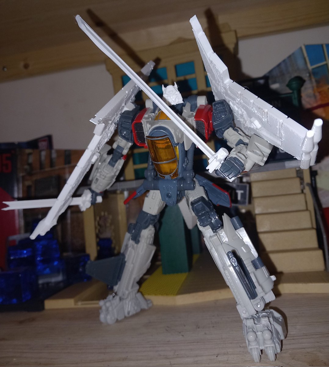 MotoristMayhem's tweet photo. And the answer for Cyclonus isssss... ssbbm Blitzwing!!

I've had this junker one that's been missing its head, wings, and pretty much everything that's not shown here, so it's great to give it new life as my undead warrior, Nitro Cyclonus!

I can't wait to get her all painted up https://t.co/q2nP5ate5V