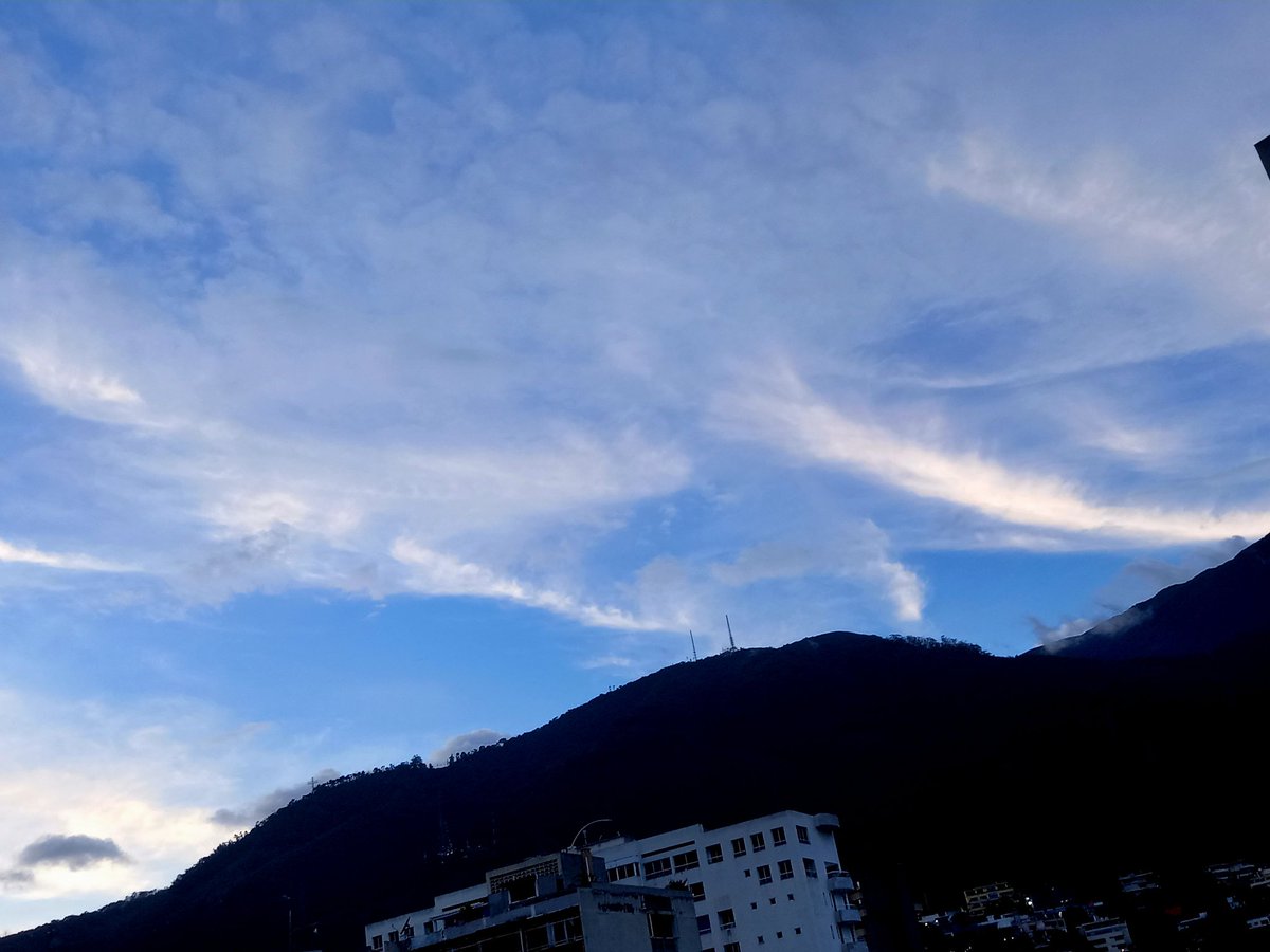karelisjvc's tweet photo. •••Y se fue una tarde celestial•••
#13Jul #Caracas https://t.co/bxnHL7iTNT
