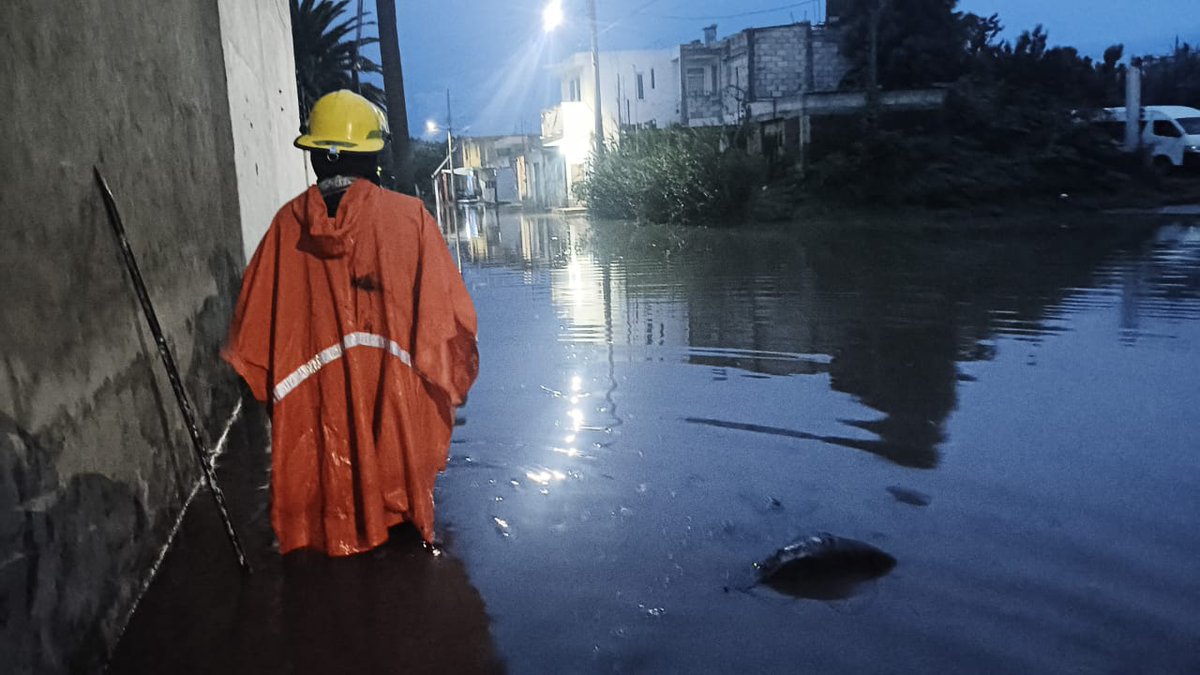 Bonn_Miller's tweet photo. @TonantzinFdz, alcaldesa morenista de San Pedro Cholula, NO INVIERTE en DESASOLVE y las calles se inundan. ¡Tengan para que aprendan! 🤣 https://t.co/TaIsOhzRH7