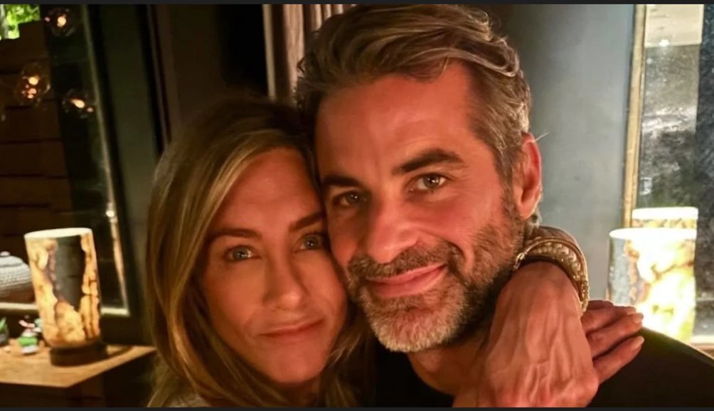 ScottGrose2's tweet photo. @jenaniston504 Looks suspicious... https://t.co/kxCI6lsqem