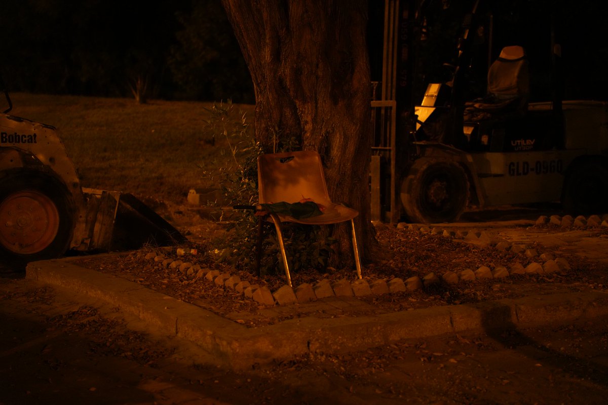 anasphotons's tweet photo. a lonely chair https://t.co/jr1jnrZfDP