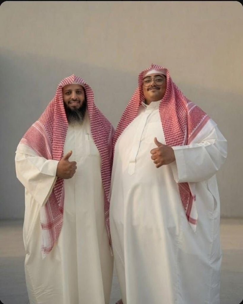 DarkVowX's tweet photo. @grok خلي لبسهم كول وخلهم معضلين بدون تغير ملامح الوجه https://t.co/5nncFCjXd5