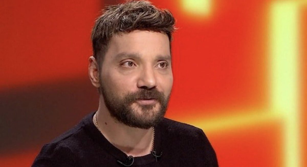 Alper_TeMuRi_'s tweet photo. Şimdi bir kanalda gördüm aklınca kendini kılçık gibi sıyıracak olanlardan, vaktiyle külhanbeyliği yapıp şimdi sıvışmak yok peruklu, adliye çıkışı sigara yakarken ki havandan eser kalmamış.! 
Buraya yazıyorum, seni Haluk'un satacak.! https://t.co/fX67QFA5u1