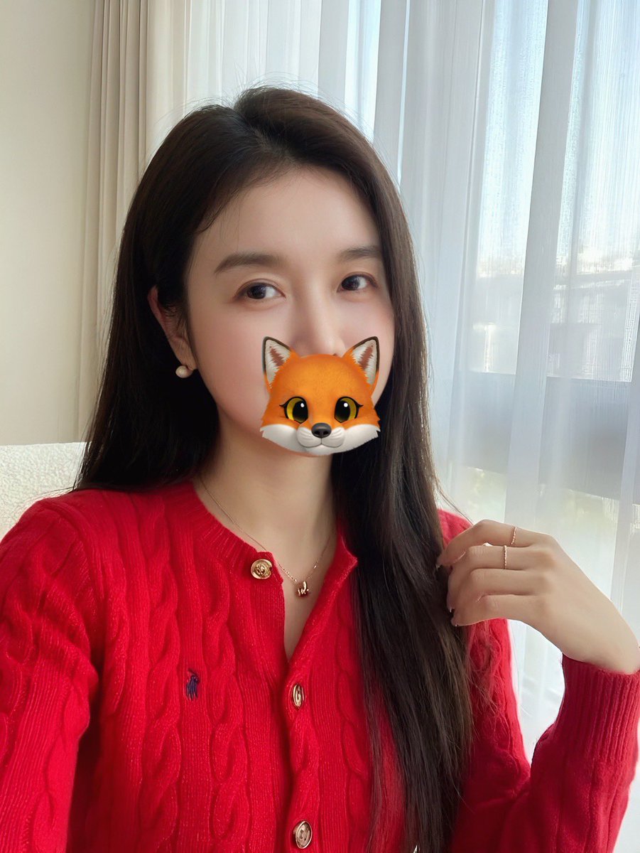 ciu7kn2's tweet photo. H是昨天下午来的，就在楼下喝茶聊了会。
他比我小10岁，有恋母情结。6年前我们成为情侣，他妈妈很漂亮，去年和小她几岁的肌肉男结婚，H在妈妈的性福中备受折磨，经常找我倾诉。
H与我家D的绿帽情结不同，他的恋母情结有排他性，妈妈的性生活越满足他就越痛苦。
我其实也不知道如何劝解他。 https://t.co/66Jt3luIom