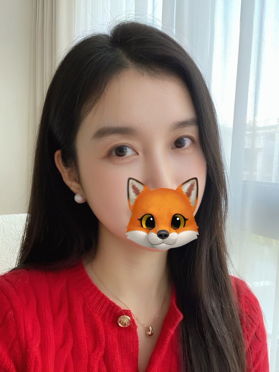 ciu7kn2's tweet photo. H是昨天下午来的，就在楼下喝茶聊了会。
他比我小10岁，有恋母情结。6年前我们成为情侣，他妈妈很漂亮，去年和小她几岁的肌肉男结婚，H在妈妈的性福中备受折磨，经常找我倾诉。
H与我家D的绿帽情结不同，他的恋母情结有排他性，妈妈的性生活越满足他就越痛苦。
我其实也不知道如何劝解他。 https://t.co/66Jt3luIom