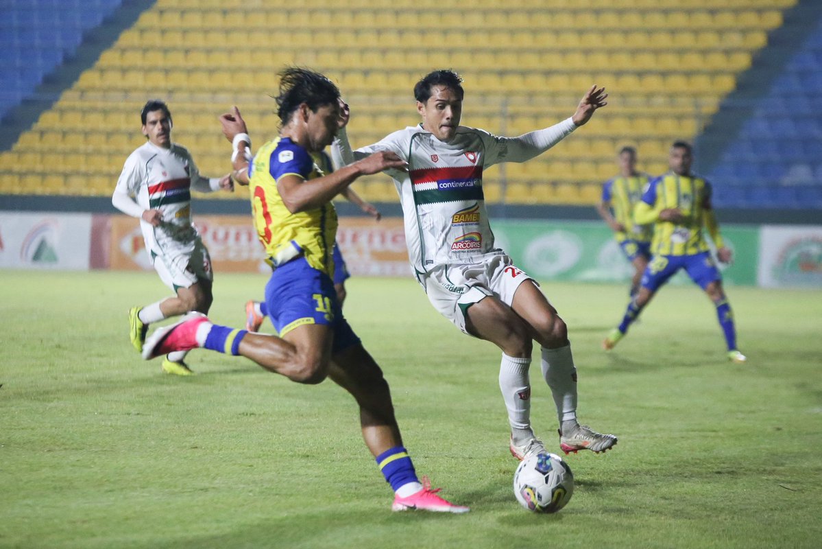 IntermediaAPF's tweet photo. ⏱️ 45’

➕ La primera mitad se juega por 2’ más. 

➡️ #Capiatá 0
➡️ #Tembetary 1

🗓 Fecha 14. 

#IntermediaAPF 🟠🟢 https://t.co/KMSXAQBAYJ