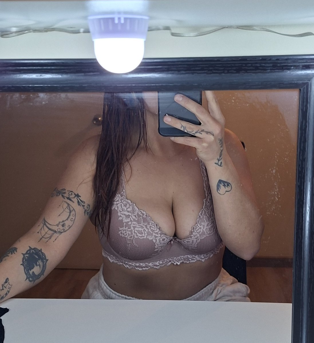 VALENTI19924662's tweet photo. Buenas tetas, tardes jsjs
#chudai https://t.co/21ihDAtLib