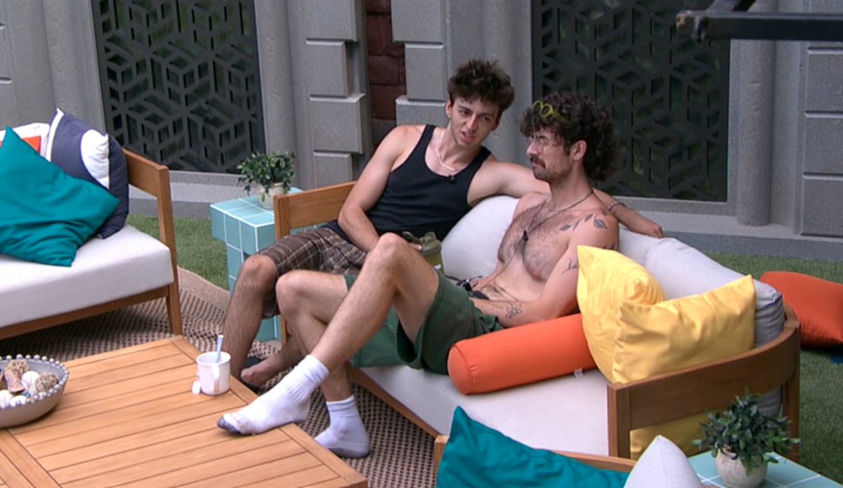 BBigBrotherBuzz's tweet photo. Drew: "I feel nobody clocks that we are friends". Barrett: "For the record we're not, we're not friends". Drew: "Well outside of the house" -feeds cut-  #BB28 #BigBrother #BigBrotherBuzz https://t.co/4D6Ic3JHK9