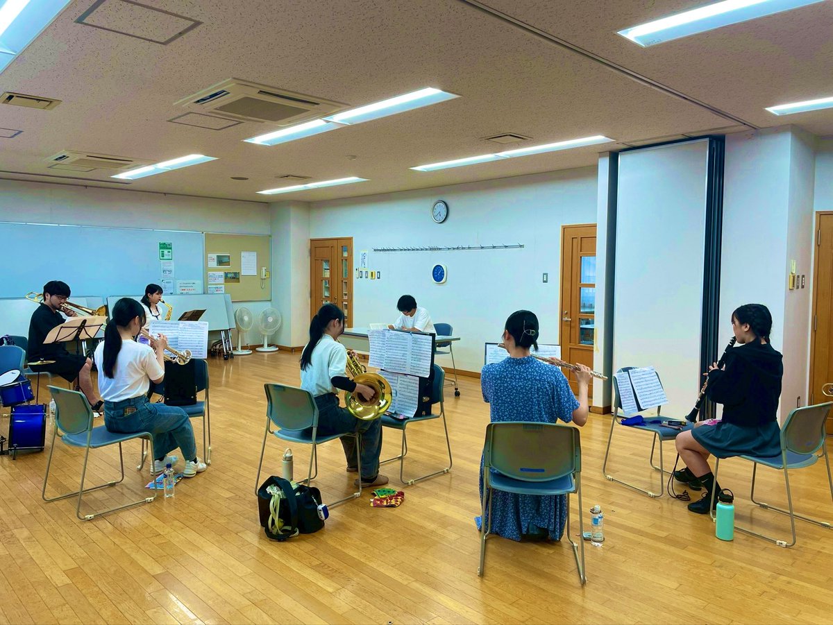 yoakebluemoment's tweet photo. #Bluemoment2026

週末は演奏稽古🎵
ブルーモーメント吹奏楽部初合奏🎺🎷🎹

この日はいないパートもいたり、各々ブランクもあったりで、課題が沢山見つかった稽古でした。要！パート練です。

ですが、中高吹奏楽部出身組のみんなは久々の合奏がとても楽しそうでした。

#TC夜明け
#夜明けブルー2026
#TheaterCompany夜明け

ご予約は引用元より⬇️