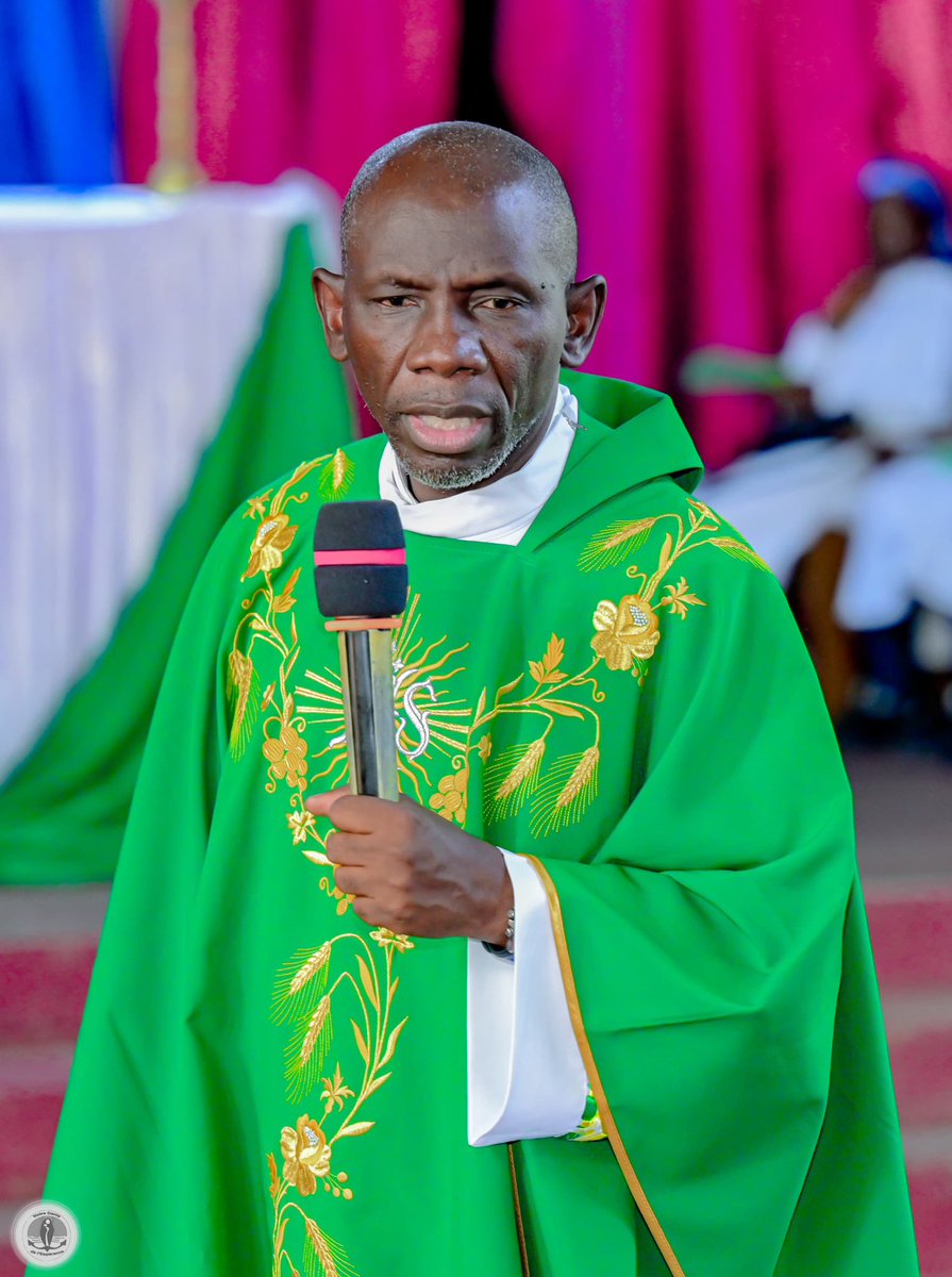 BlaiseKanda2's tweet photo. Ce matin, prie :
Seigneur Jésus, de Tes dons 
Je ne tire toujours pas des leçons 
Inspire-moi les bons gestes 
Qui m'intégreront dans le petit reste
De ceux qui comprennent les oracles 
Que Tu caches dans Tes miracles. https://t.co/9KId6WjlVu