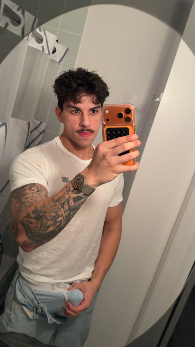 Chris tweet media