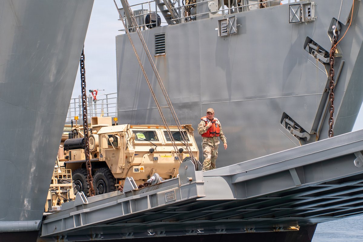 USPACOM's tweet photo. Sea to shore 🌊

U.S. Soldiers conduct Combined Joint Logistics Over-the-Shore (CJLOTS) operations in Pohang, South Korea, practicing rapid equipment offloads to sustain joint force readiness across the Pacific region.

📍 South Korea
📸 Sgt. Alexcia Rupert

#PACOM #USArmy #CJLOTS #Logistics #Readiness #Training
