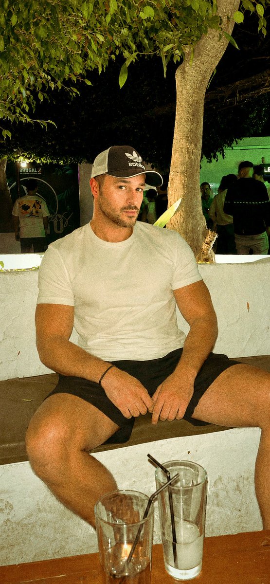 CanoLavaud's tweet photo. Por muy mal que estés,nunca te acuestes con un facha
El Facha 👇
#Selfie #Gay #España #Throwback
#VOX #Parati #Fyp #fypシ゚viral #Summer #FelizMartes #BuenasNoches https://t.co/QV4BuCVPD1