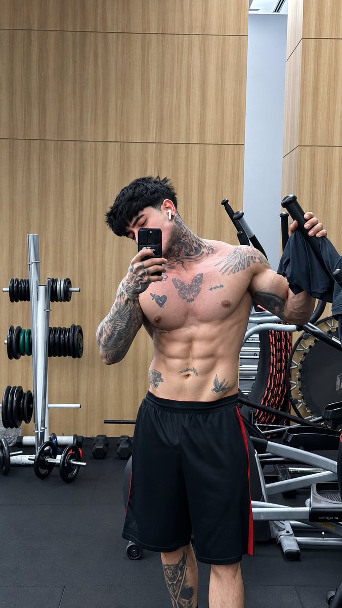 ZacharySchulzOK's tweet photo. Poniéndonos al corriente luego de un verano lejos del Gym...
#dlaphoto https://t.co/xmO56bi1R1