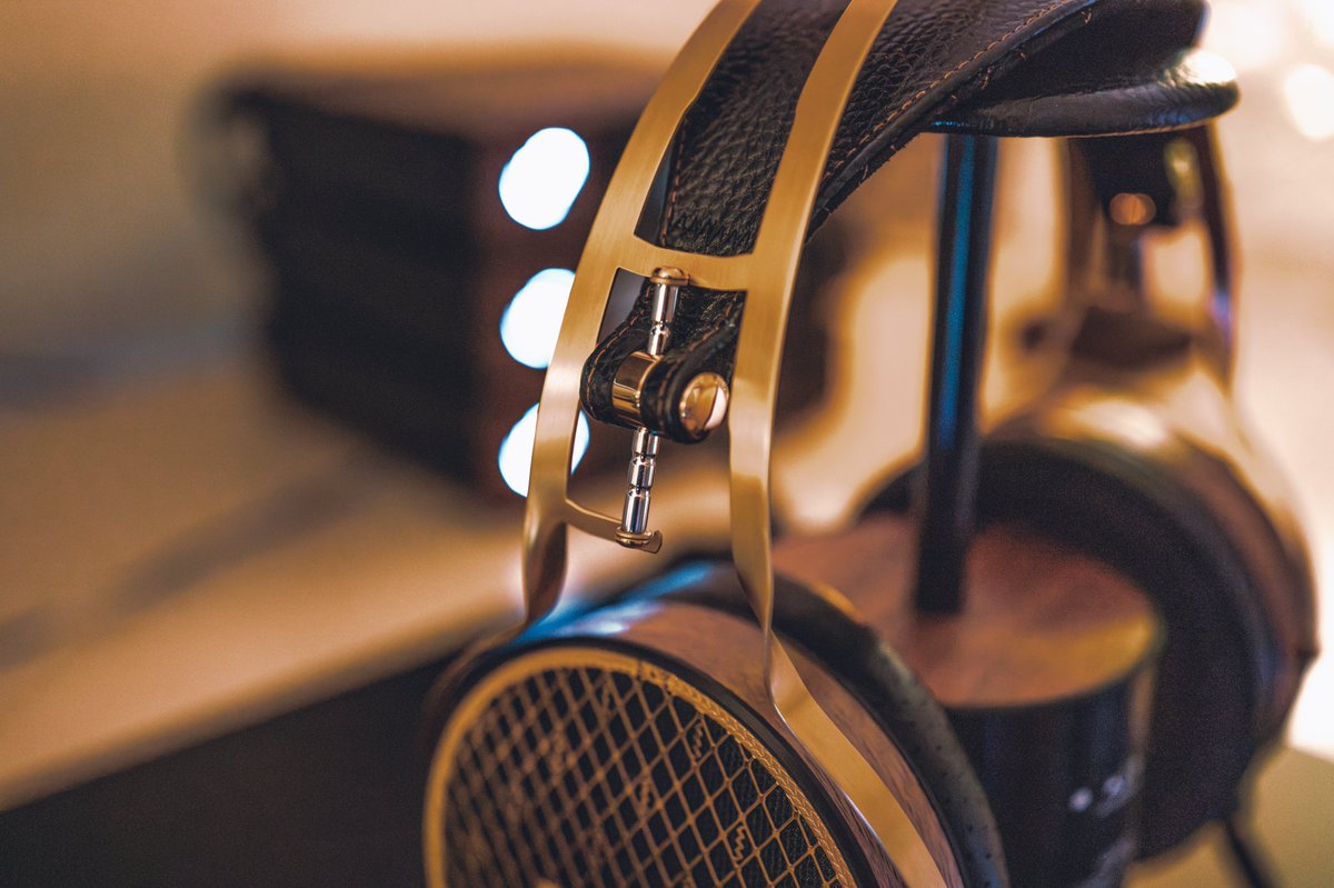 saebiyen's tweet photo. Raal Immanis headphones: triple ribbon drivers. 
#audiophile https://t.co/ybvGZCEfqQ