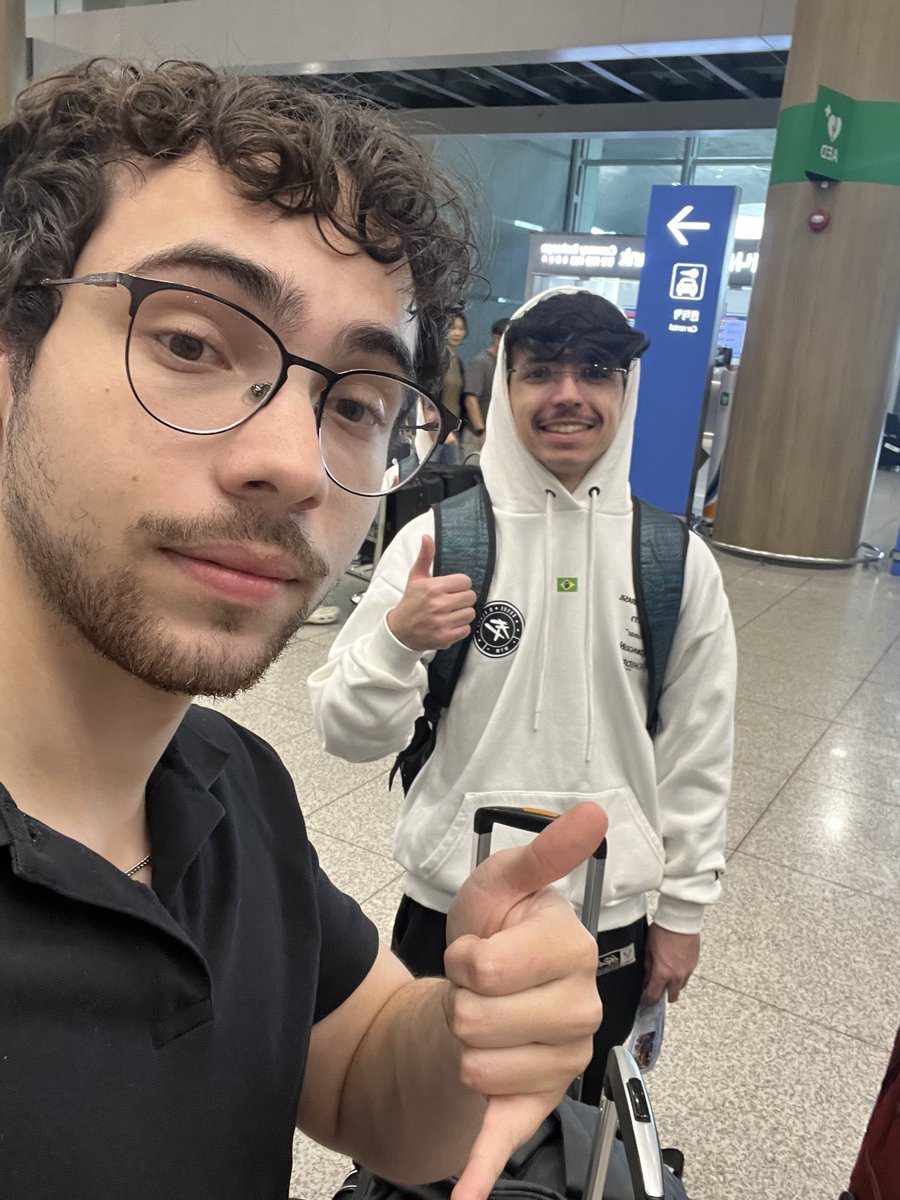 momochilol's tweet photo. infelizmente não conseguimos ganhar juntos 😞

com o tempo junto deu pra ver como o Curty é esforçado, centrado em bons ideais e coração puro

evoluiu muitooo e ainda vai evoluir mais ainda, independente pra onde for

tu é pica 

(sry por falar dormindo) https://t.co/JNbnLbKlFC