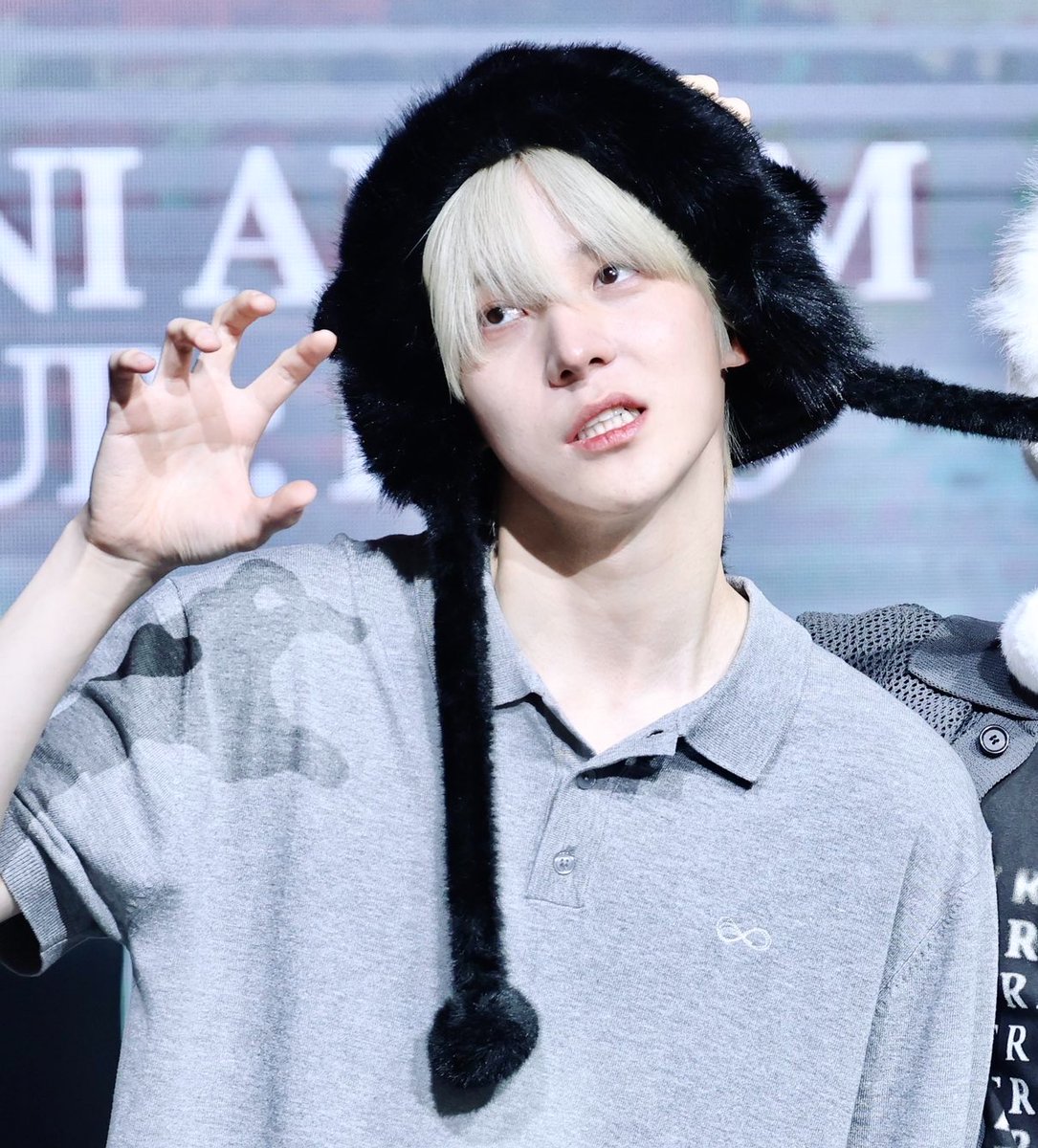 butthurtsss's tweet photo. let’s never kill ourselves and live, he’s so FREAKING CUTE SEDATE ME https://t.co/HMHHHYpGf1