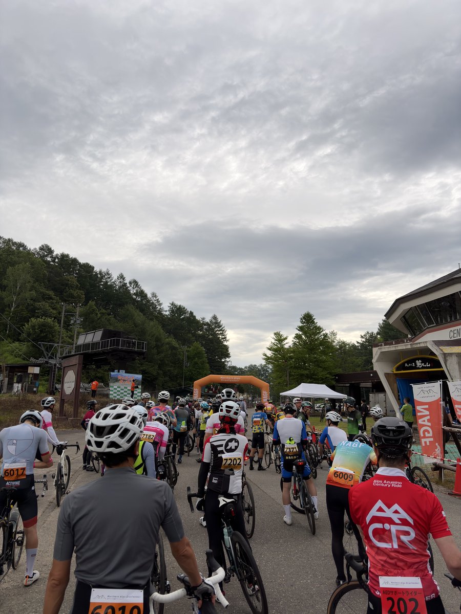 tatarara99's tweet photo. 160km 3200mup 下りで何回かコースアウトしそうになったけど、本当に走りごたえのあるコースでした￼￼🙂‍↕️

#北アルプス山麓グランフォンド https://t.co/VRsip4VB4e