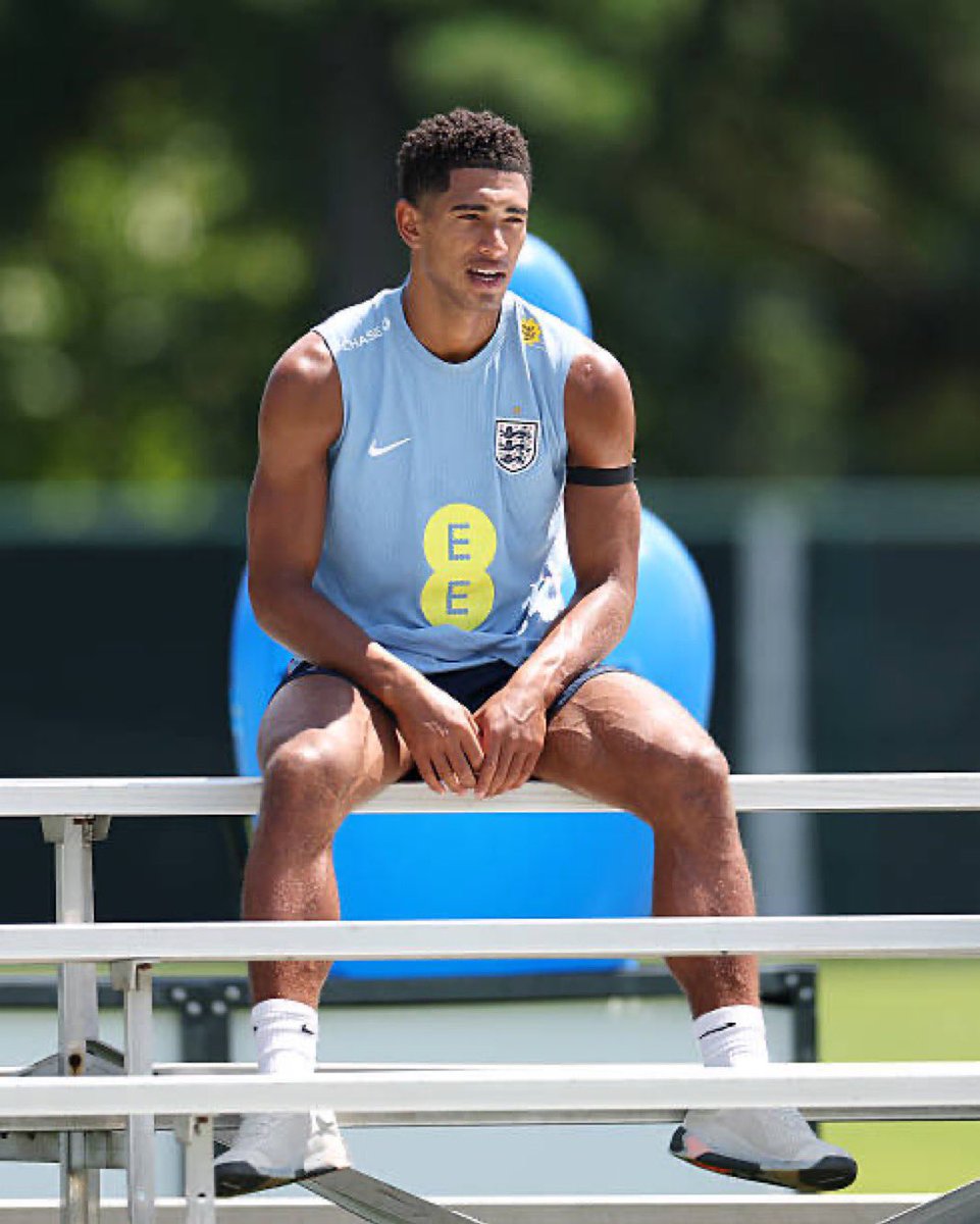 BellinghamBRA's tweet photo. 📷 | Jude Bellingham durante o treino da Inglaterra de hoje. https://t.co/0VWTjPstDE