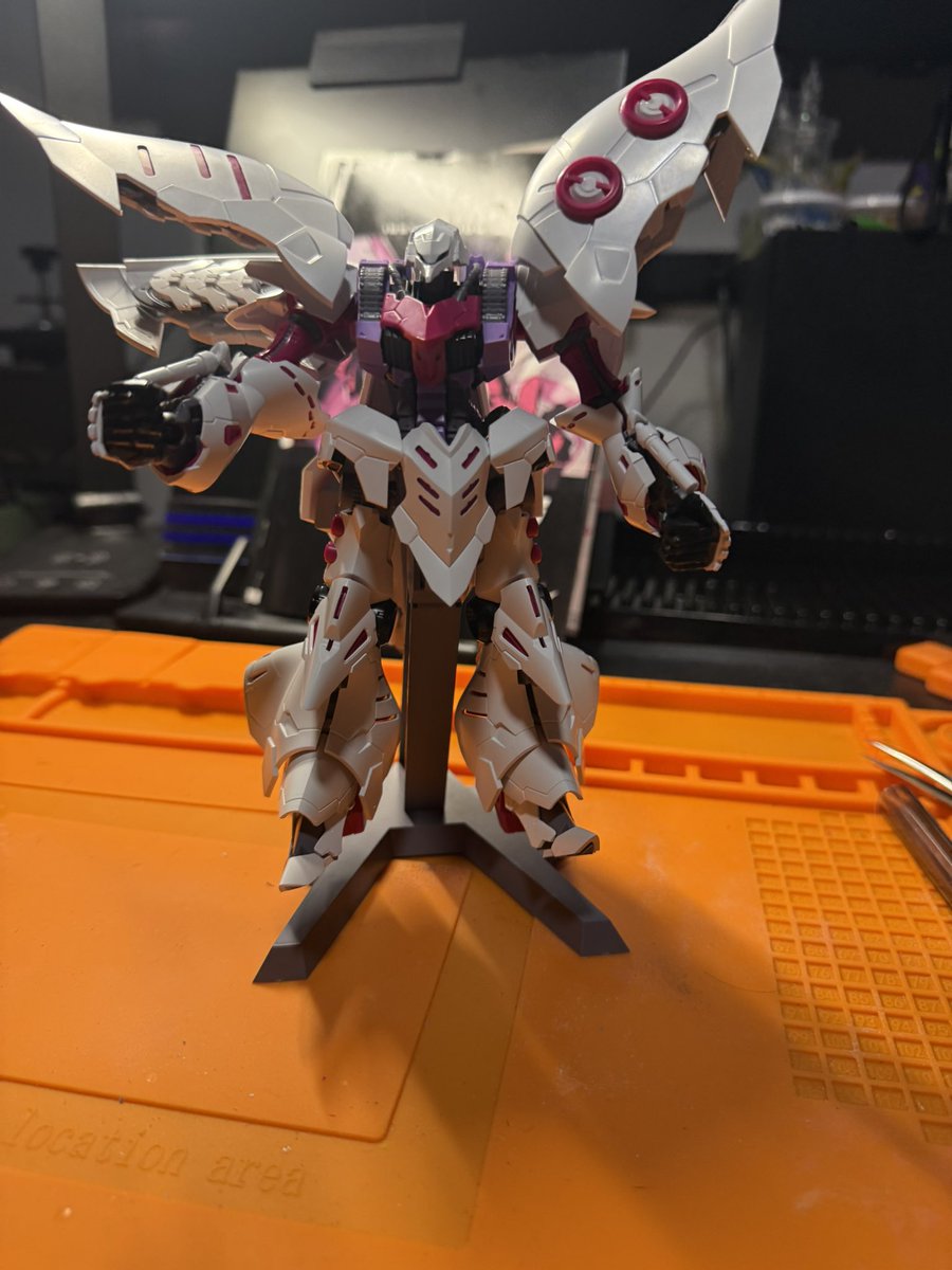 wicked_ninja123's tweet photo. I finally finished my first 3rd party kit and my first Qubeley! Ngl it has a decent bit of jank😅 but it’s a fine kit https://t.co/FZHnlqTatk