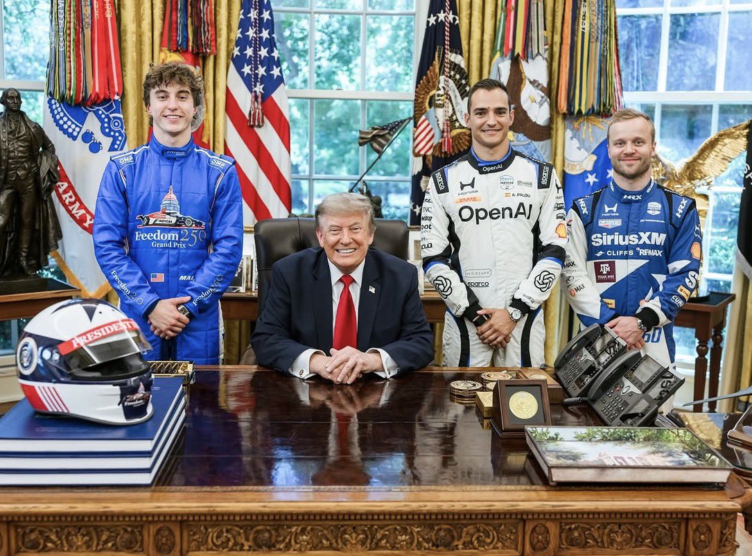 chickeywaf's tweet photo. just cheesing it up with a pedophile https://t.co/yzD1XJh4Uq